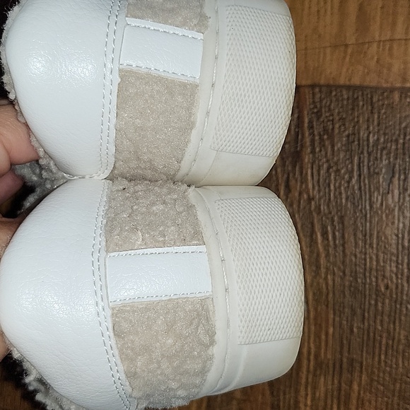 Universal Thread white fuax fur trim sneakers - Picture 6 of 7